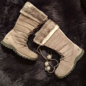 Sketchers Lace Up Boots